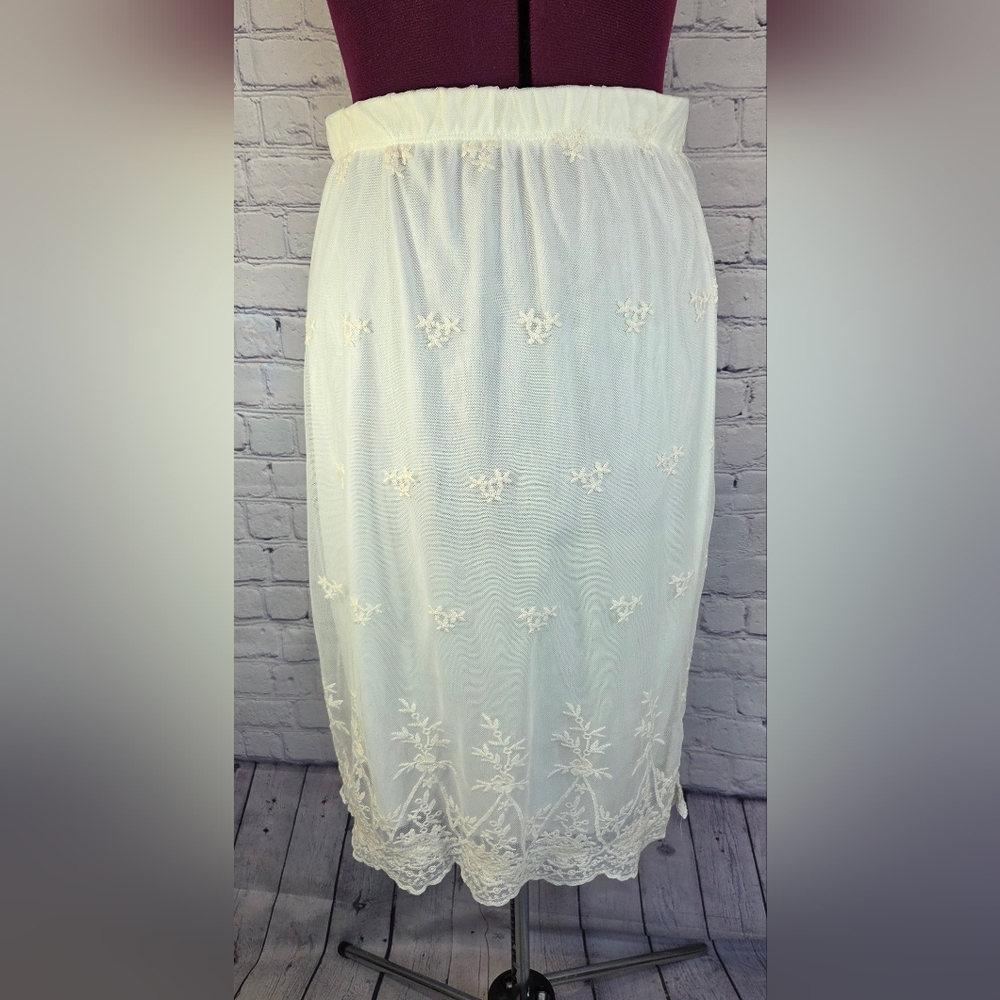 SJS White Floral Embroidered Midi Skirt